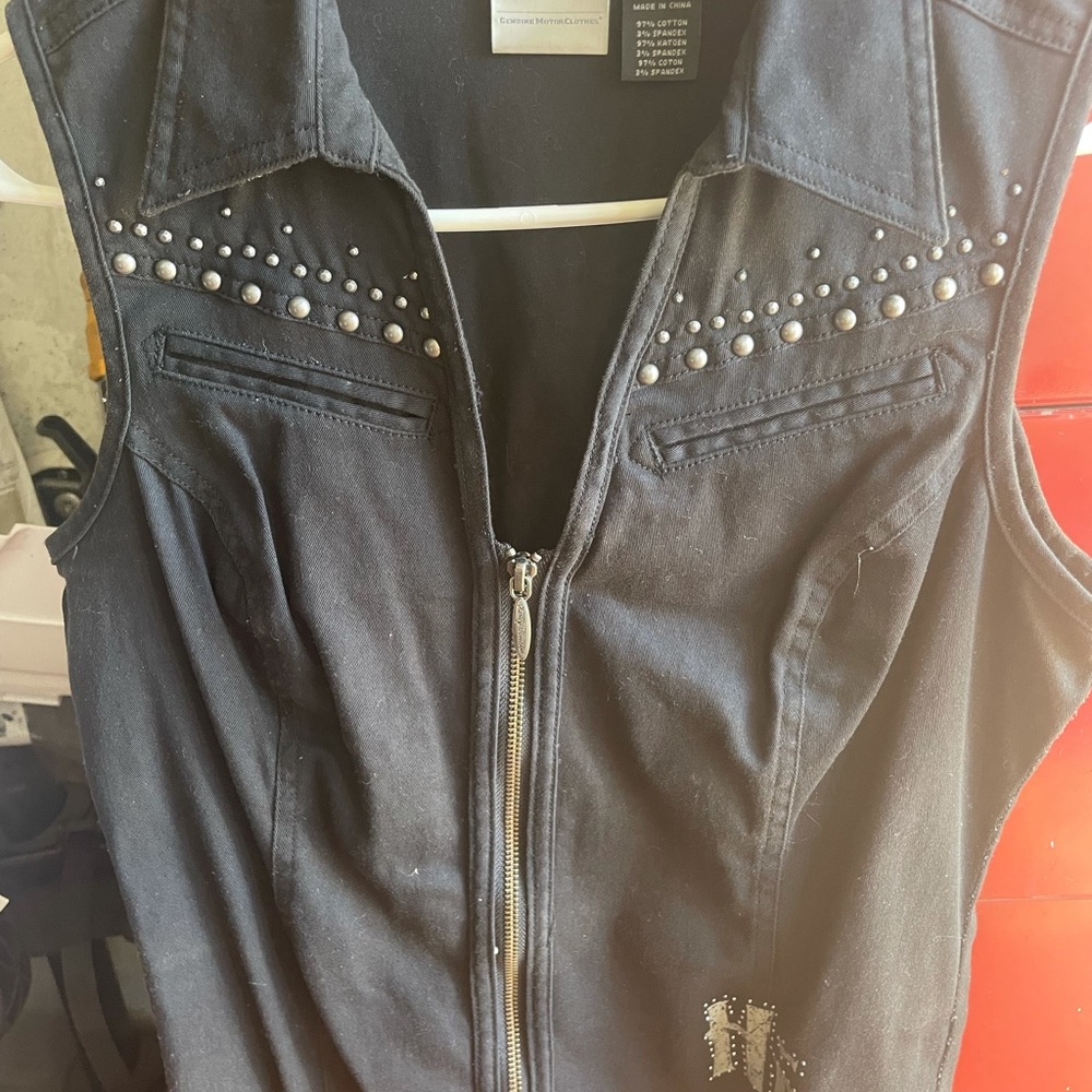 Lady’s Harley Davidson shirt